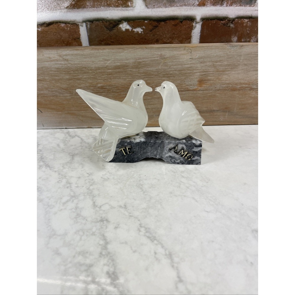 Pair of Celcite Onyx Lovebirds "Te Amo" - Excellent Vintage Piece for Collector